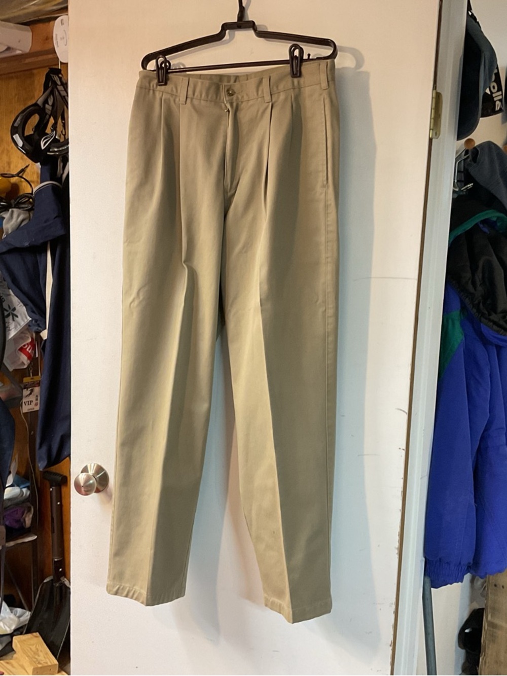 Van Heusen Men's Khaki Straight-Leg Chinos